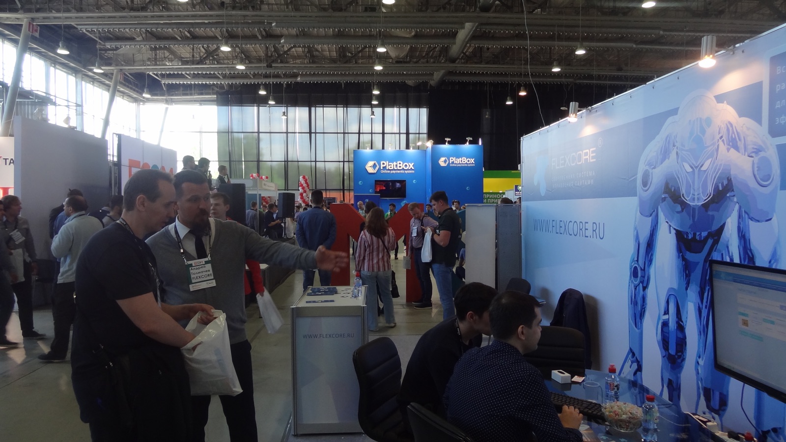 Рабочая встреча на стенде FLEXCORE